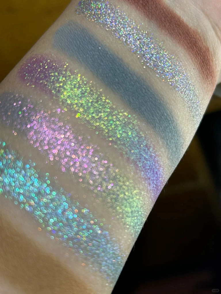 SheenEffect X NIKESANSAN Dream Love Chameleon Eyeshadow Palette