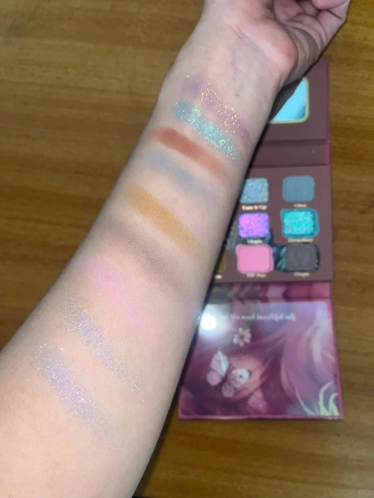 SheenEffect X NIKESANSAN Dream Love Chameleon Eyeshadow Palette